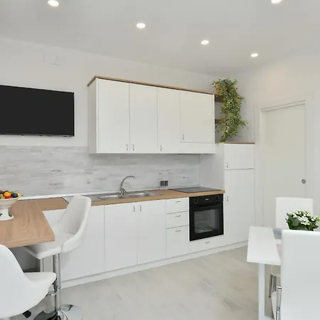 Andre' , Apartment *