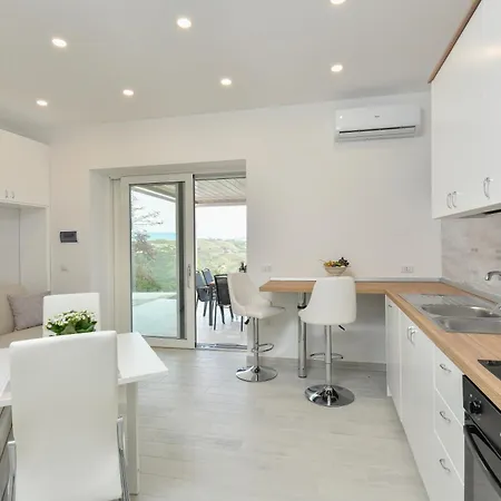Andre' , Apartment Castellabate