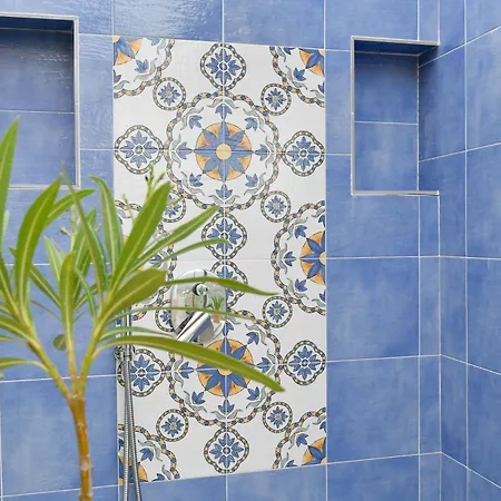 Andre' , Daire Castellabate